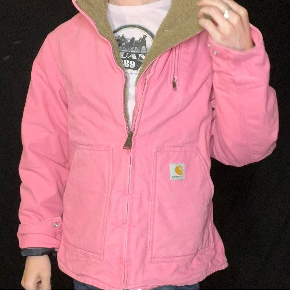 Size Large Women’s Pink Carhartt with fuzzy lining